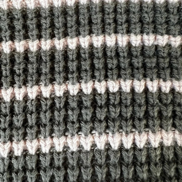 Forever21 cropped sweater - Picture 4 of 4